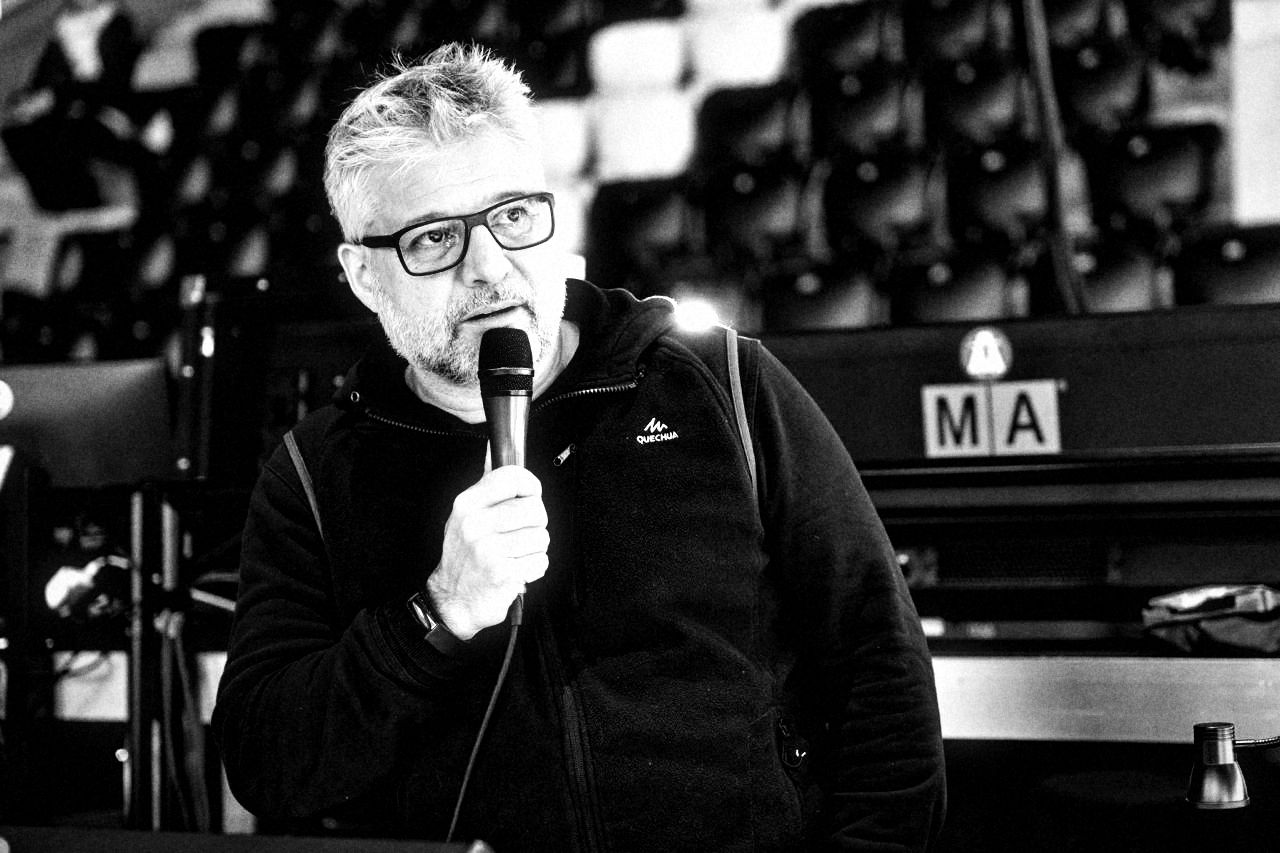 Phil am Mikrofon bei einem Live-Event